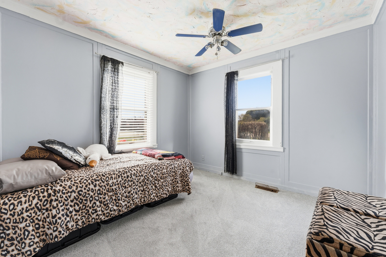 101 Oakleaf Road, Lake In The Hills, IL 60156