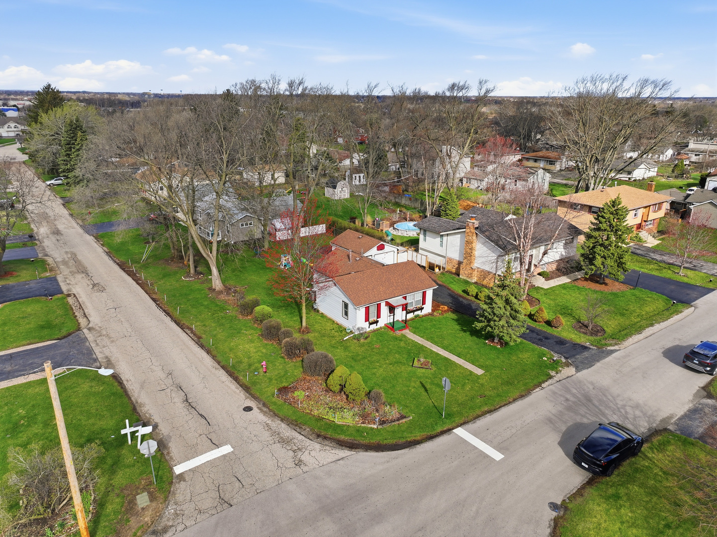 101 Oakleaf Road, Lake In The Hills, IL 60156