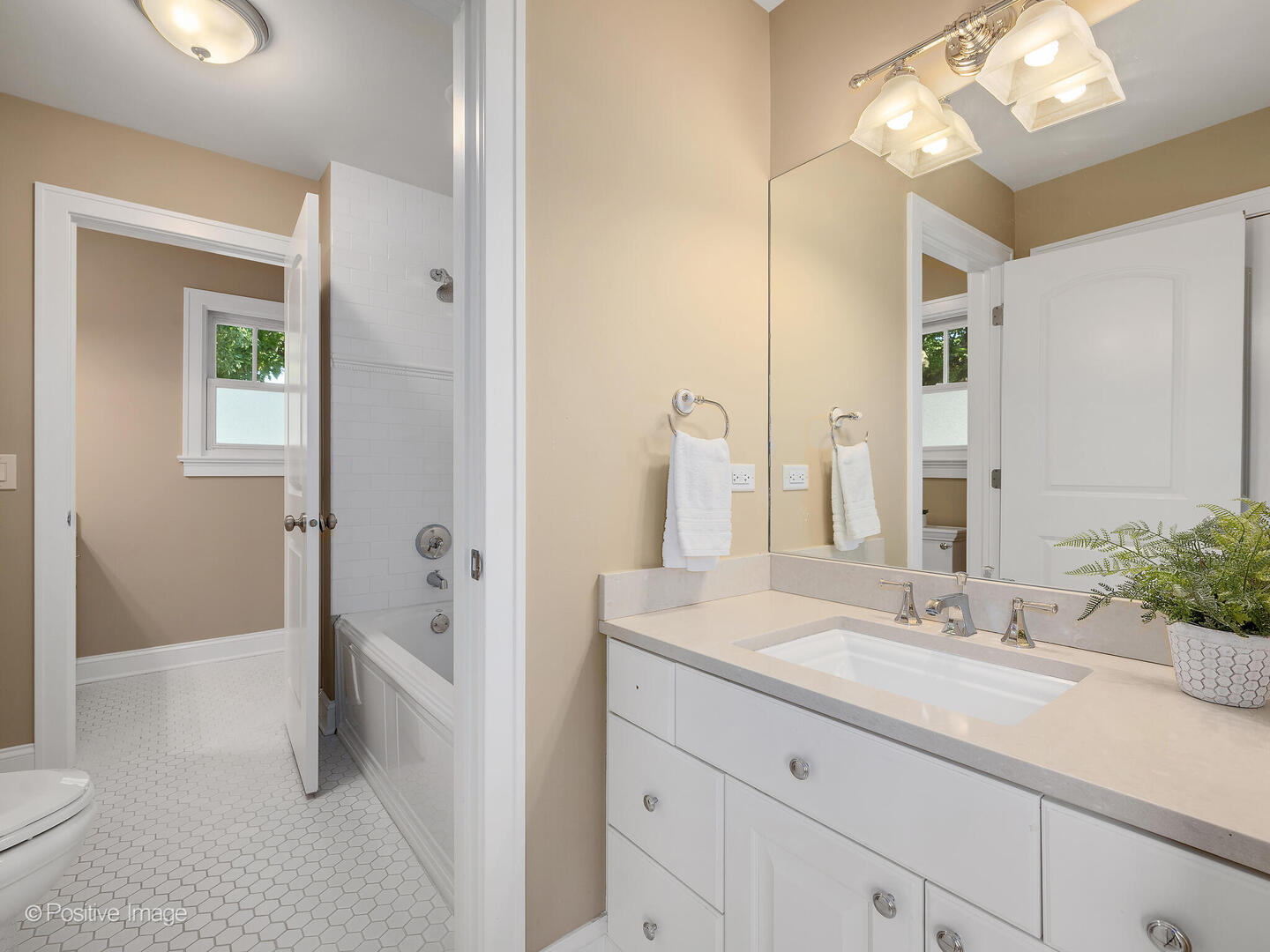 610 S WASHINGTON Street, Elmhurst, IL 60126