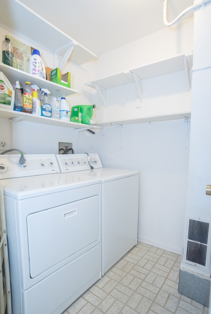 538 Banyon Lane #D, La Grange, IL 60525