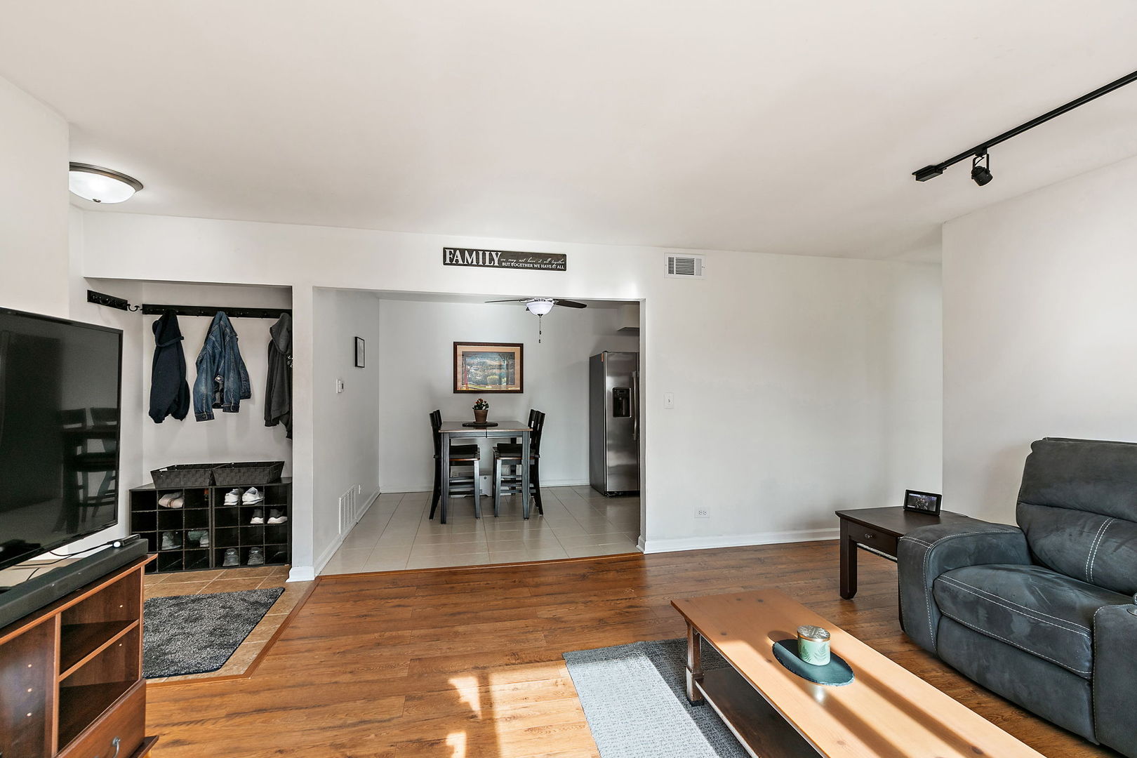 712 Tipperary Court #2B, Schaumburg, IL 60193