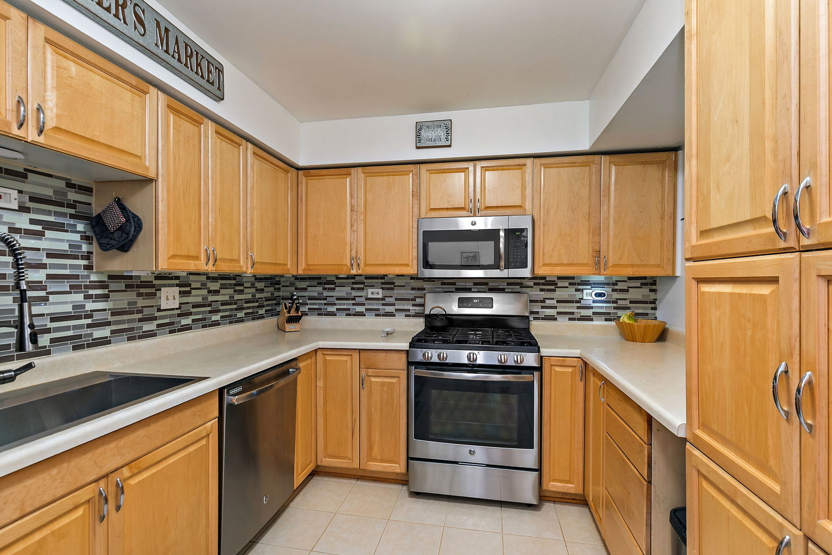 712 Tipperary Court #2B, Schaumburg, IL 60193