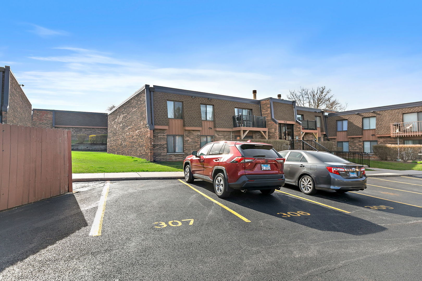 712 Tipperary Court #2B, Schaumburg, IL 60193