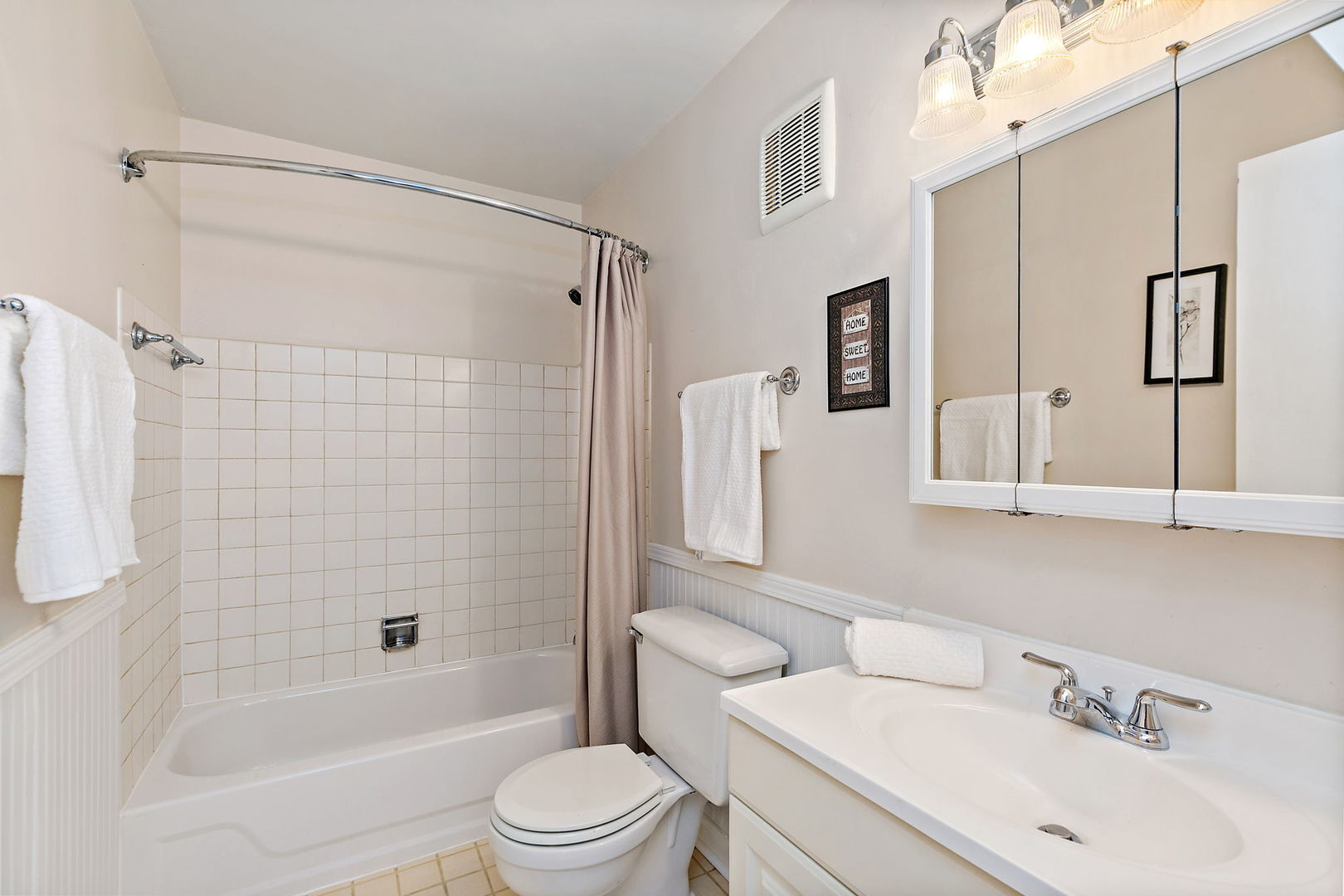 712 Tipperary Court #2B, Schaumburg, IL 60193