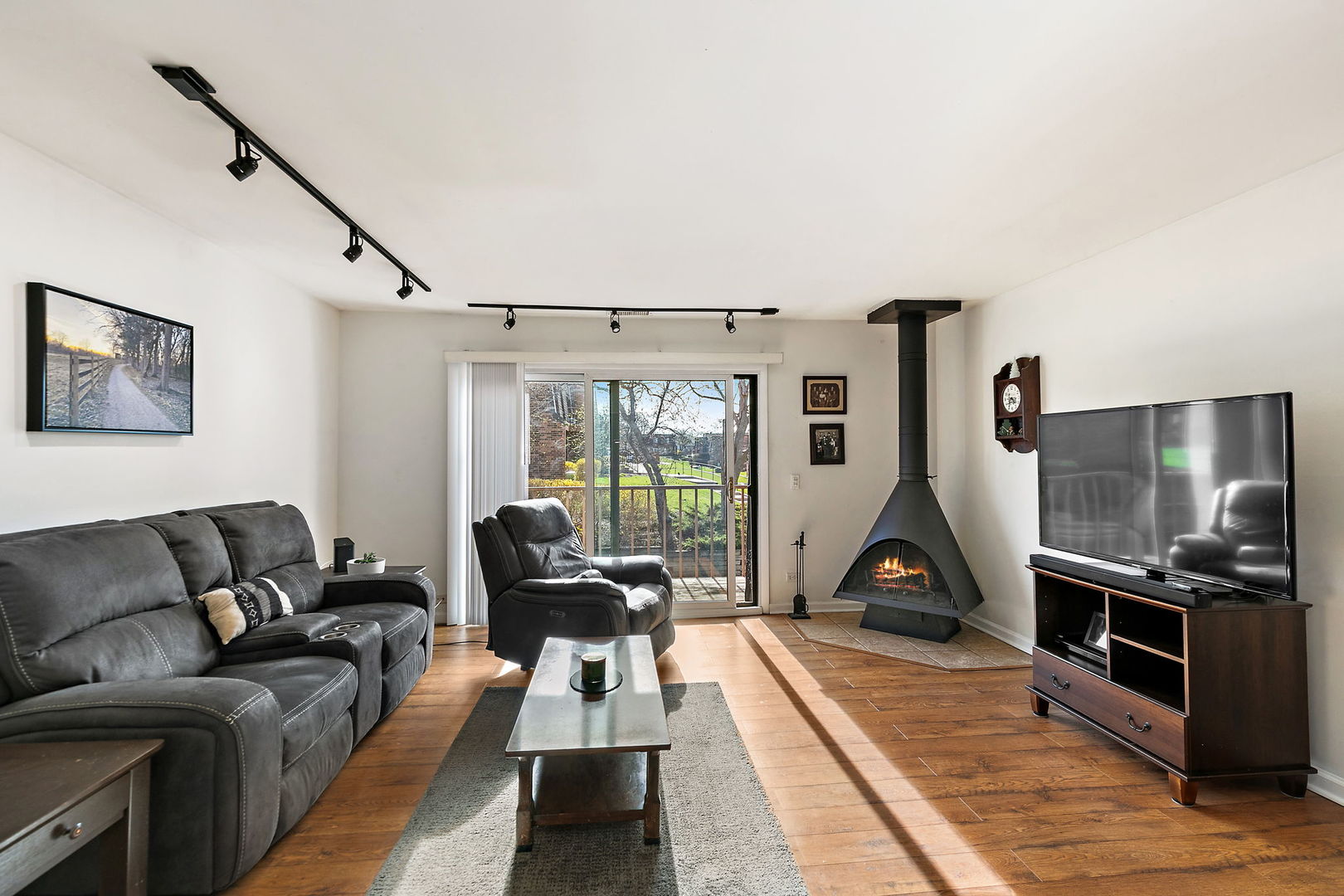 712 Tipperary Court #2B, Schaumburg, IL 60193