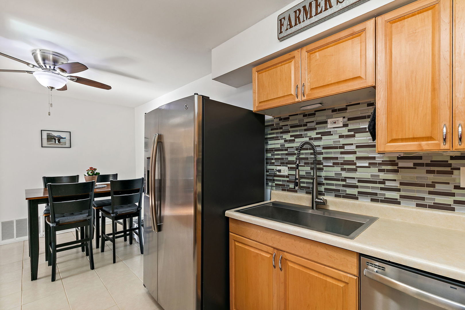 712 Tipperary Court #2B, Schaumburg, IL 60193