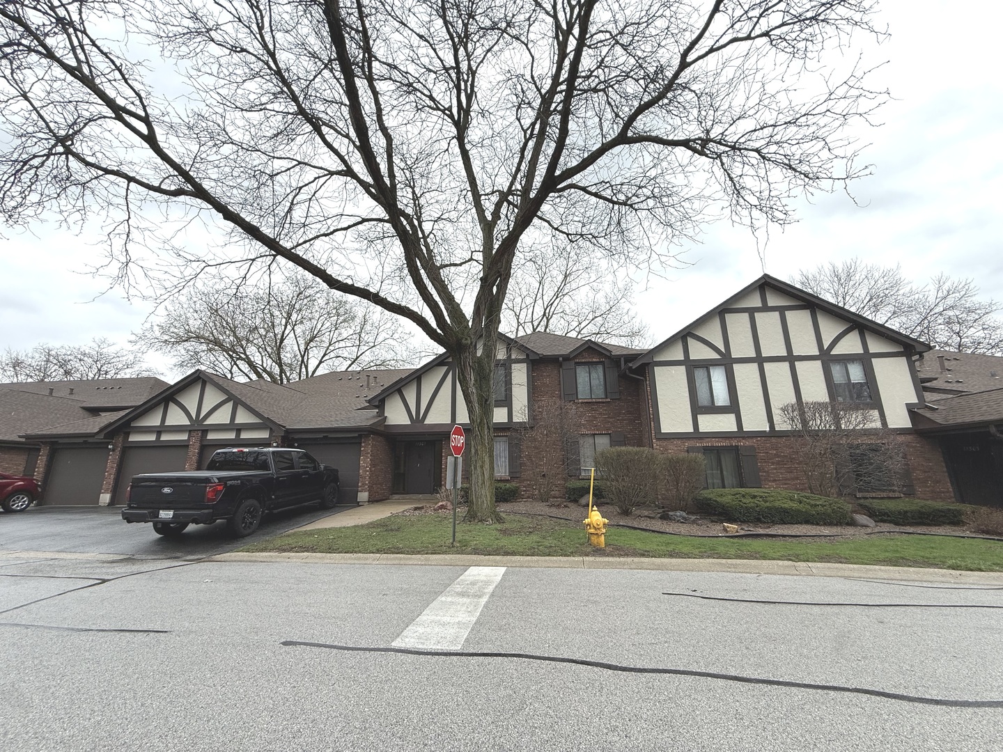 11301 Sycamore Lane #64B, Palos Hills, IL 60465