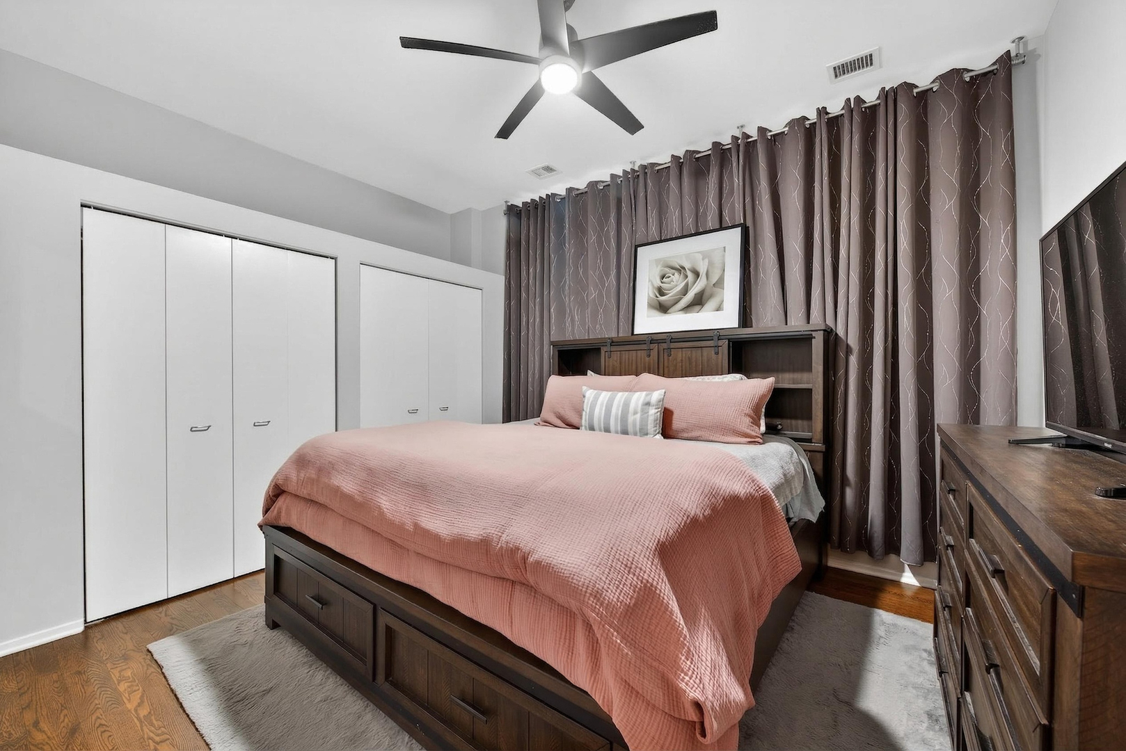 208 W Washington Street #1605, Chicago, IL 60606