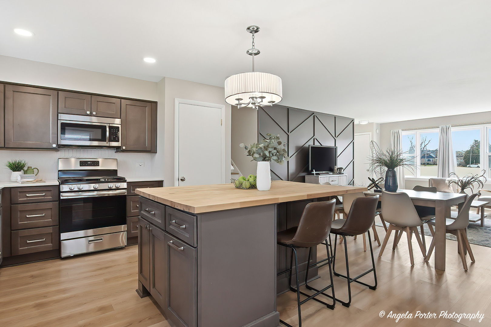 410 W Mueller Street, Arlington Heights, IL 60004