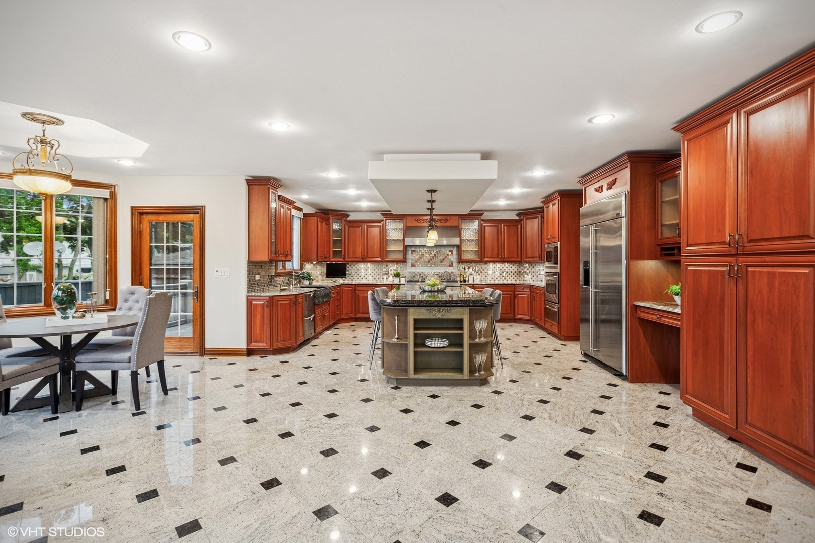 3832 W Chase Avenue, Lincolnwood, IL 60712