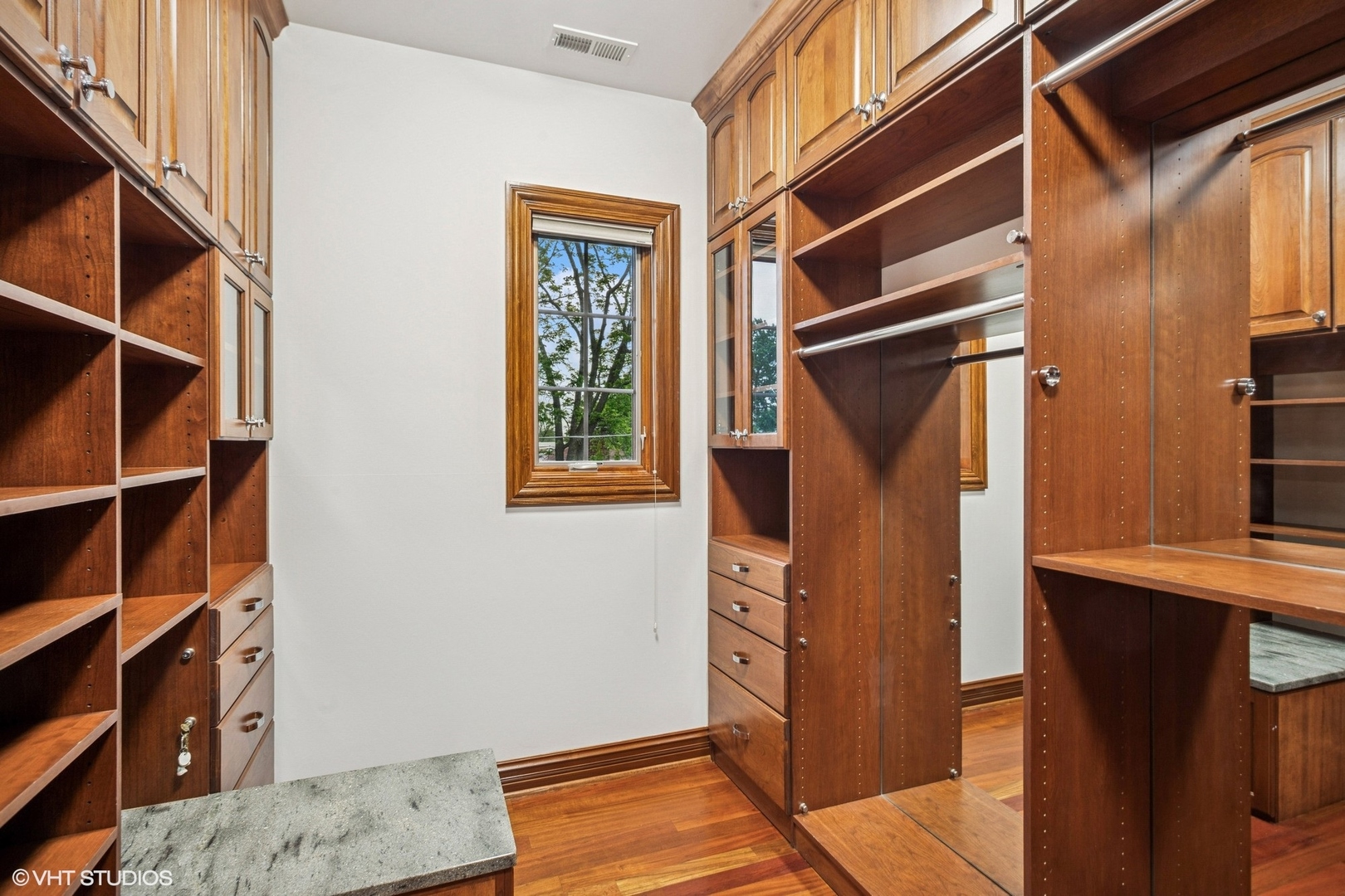 3832 W Chase Avenue, Lincolnwood, IL 60712