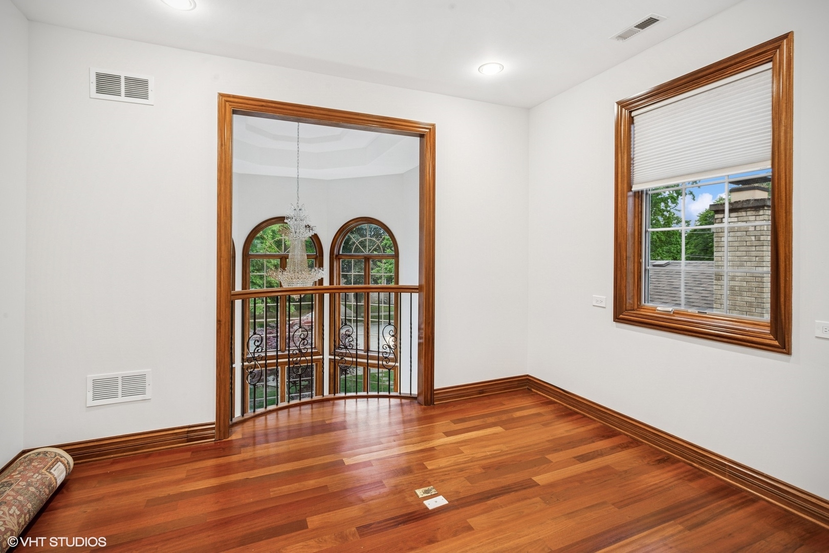 3832 W Chase Avenue, Lincolnwood, IL 60712