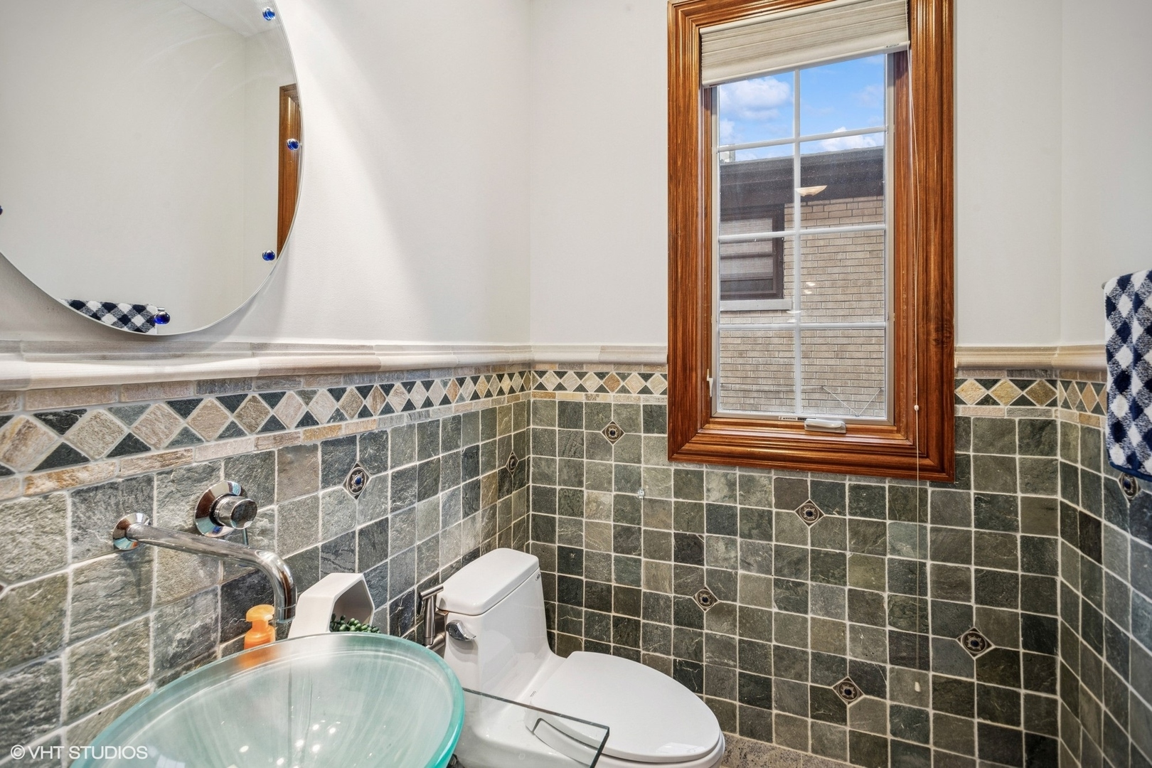 3832 W Chase Avenue, Lincolnwood, IL 60712