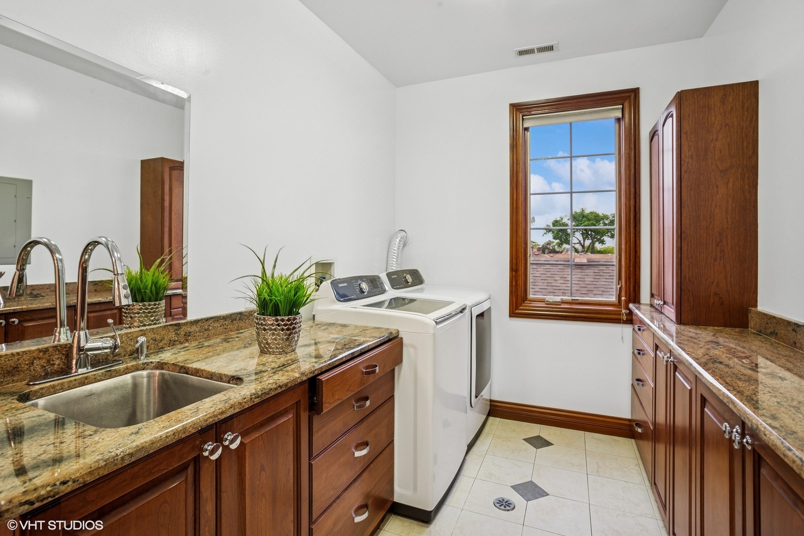 3832 W Chase Avenue, Lincolnwood, IL 60712