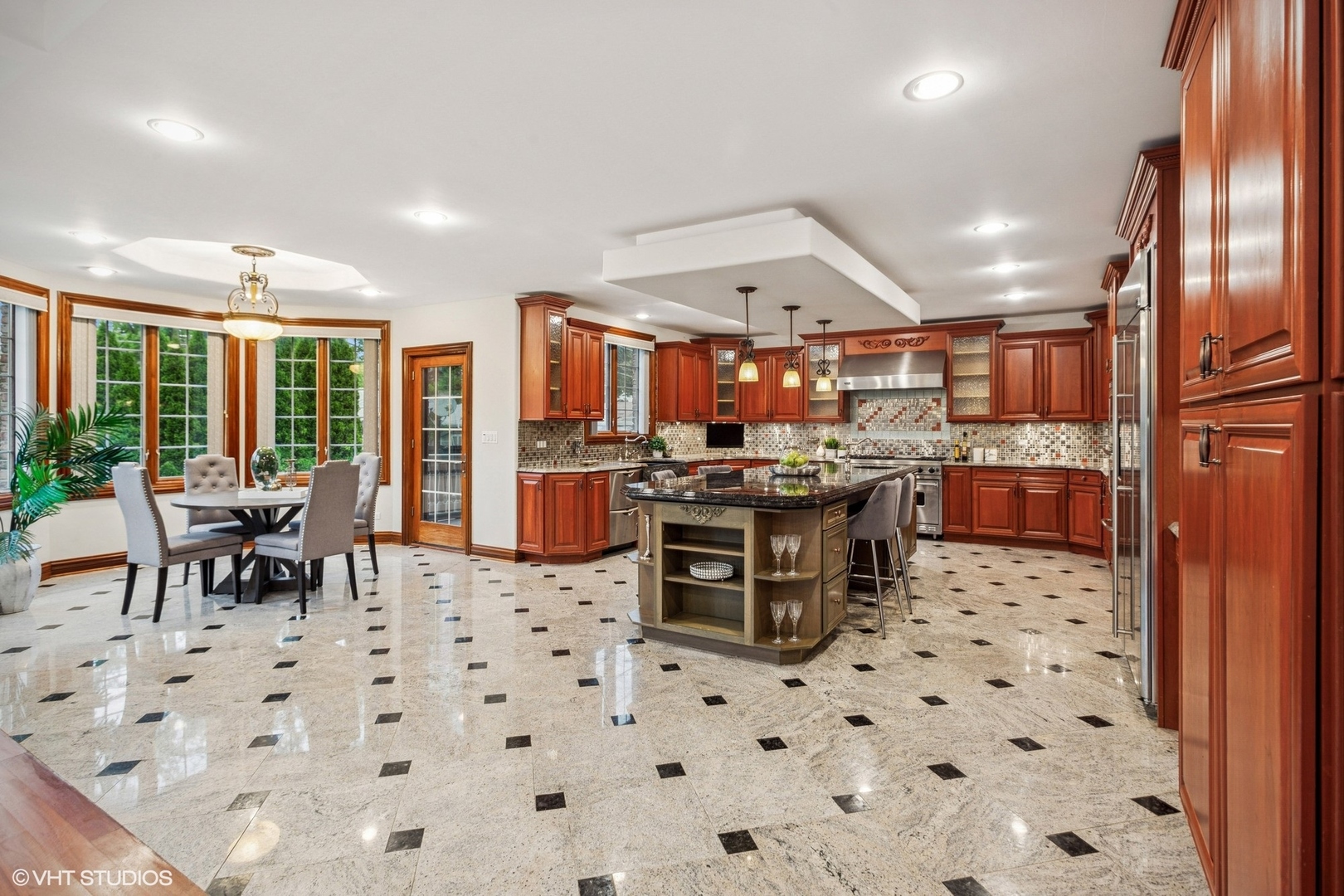 3832 W Chase Avenue, Lincolnwood, IL 60712