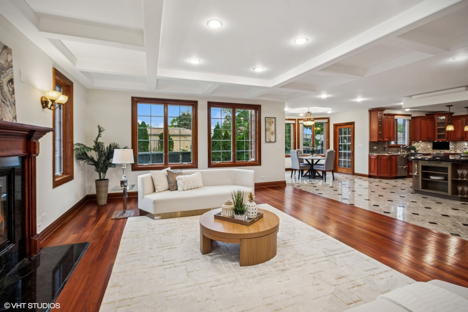 3832 W Chase Avenue, Lincolnwood, IL 60712