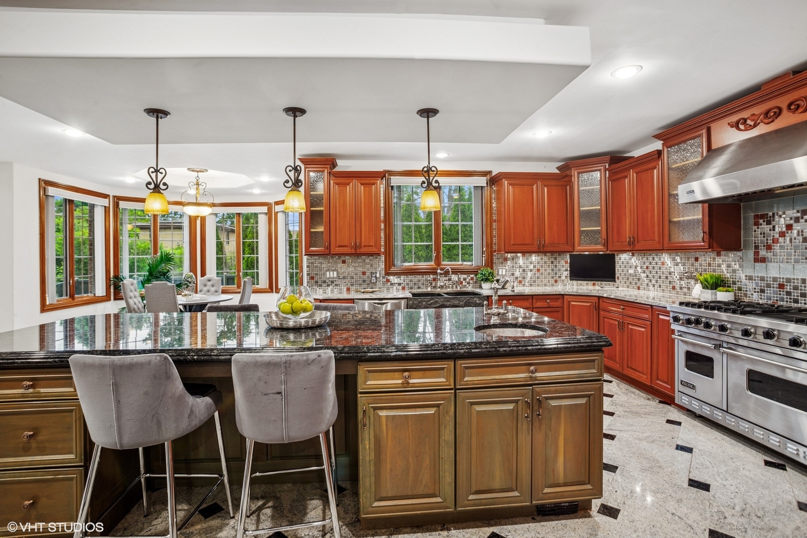 3832 W Chase Avenue, Lincolnwood, IL 60712