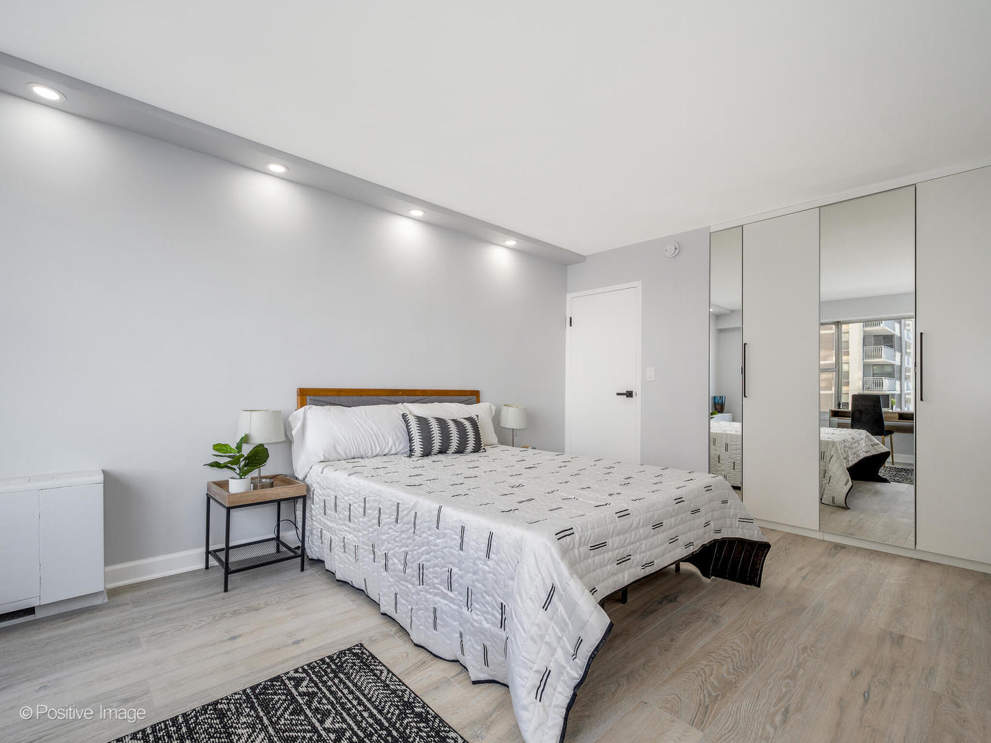 6157 N Sheridan Road #9J, Chicago, IL 60660