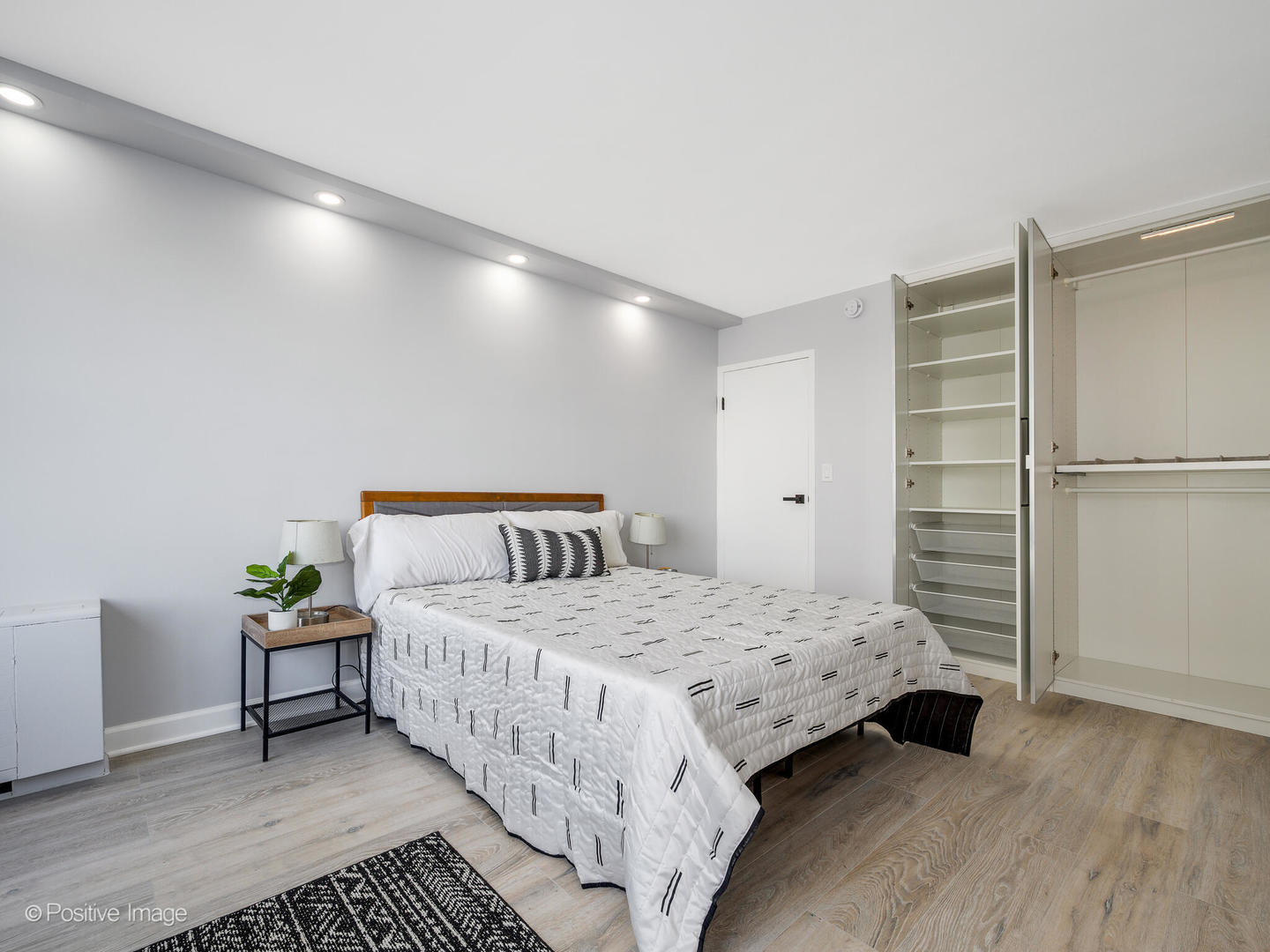 6157 N Sheridan Road #9J, Chicago, IL 60660