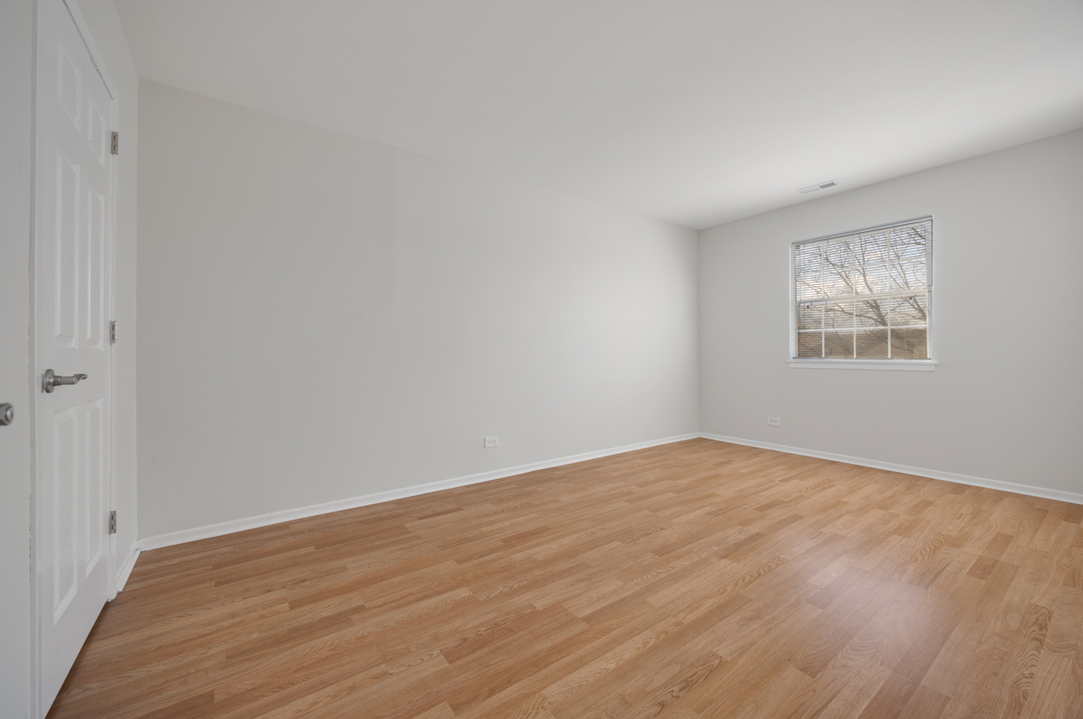 93 N Victoria Lane #D, Streamwood, IL 60107