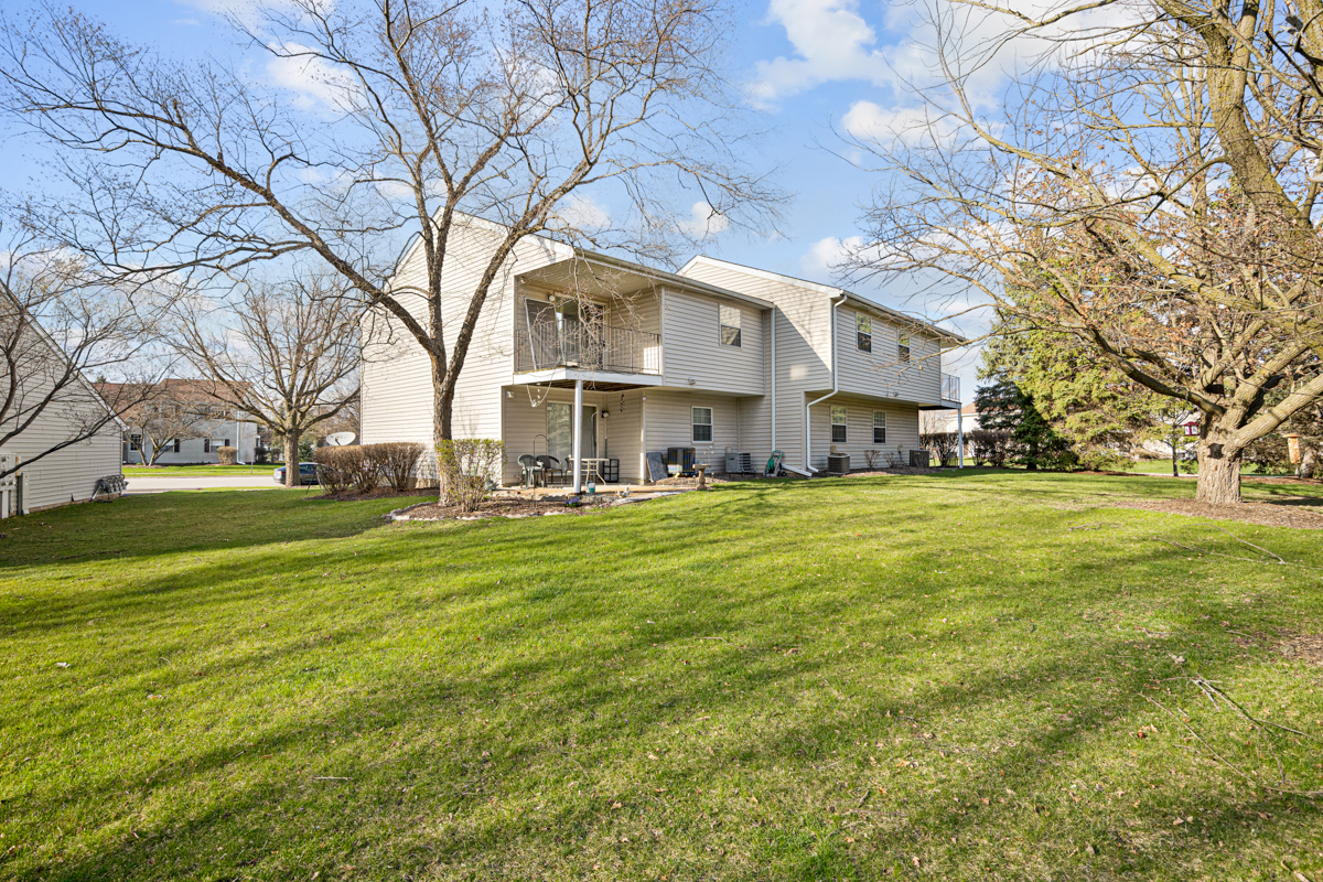 93 N Victoria Lane #D, Streamwood, IL 60107