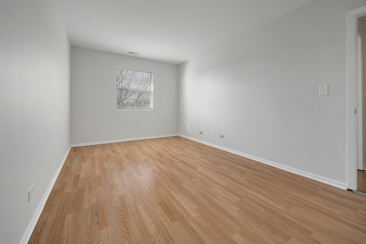 93 N Victoria Lane #D, Streamwood, IL 60107