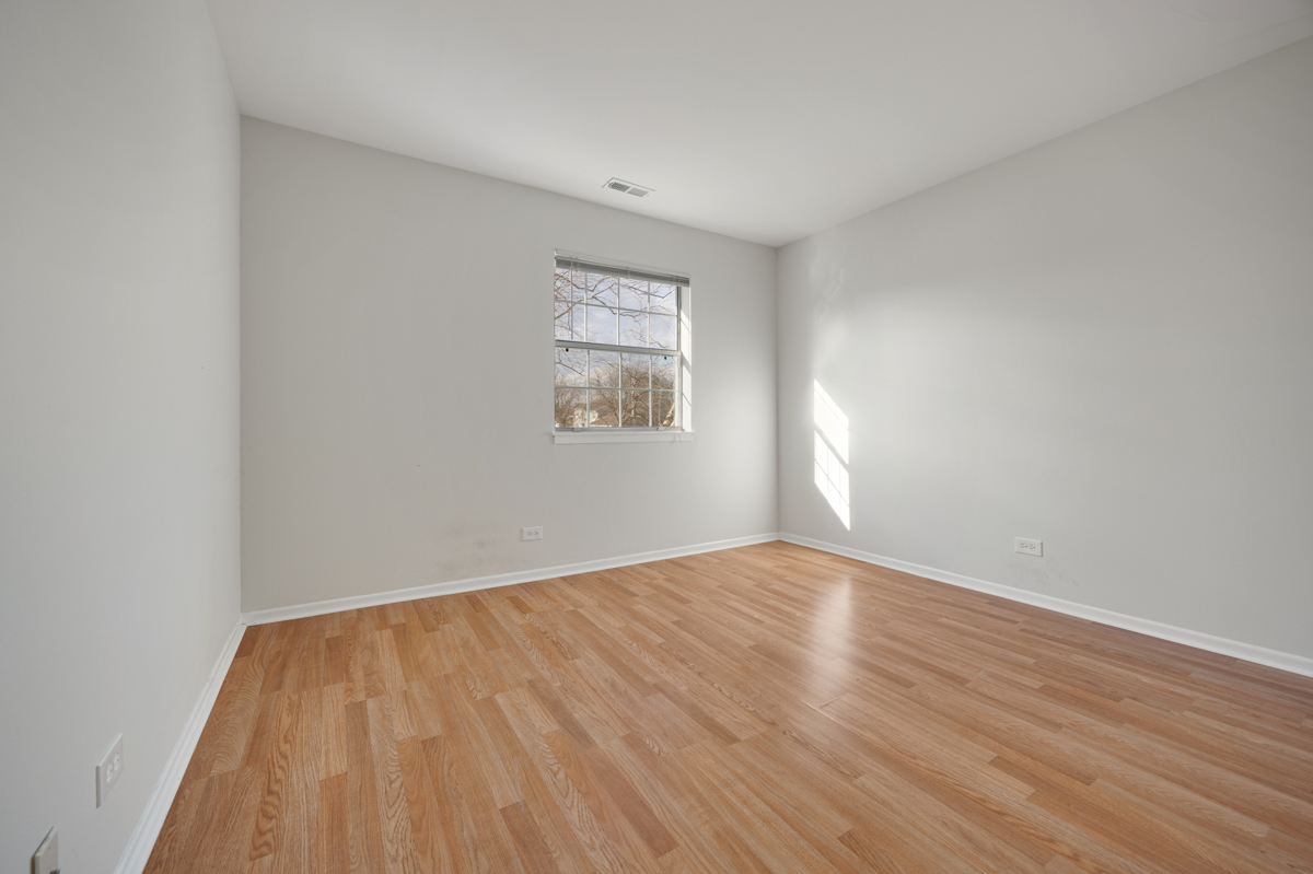 93 N Victoria Lane #D, Streamwood, IL 60107