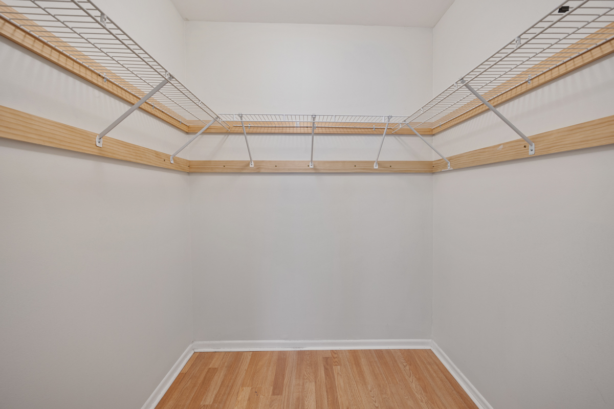 93 N Victoria Lane #D, Streamwood, IL 60107