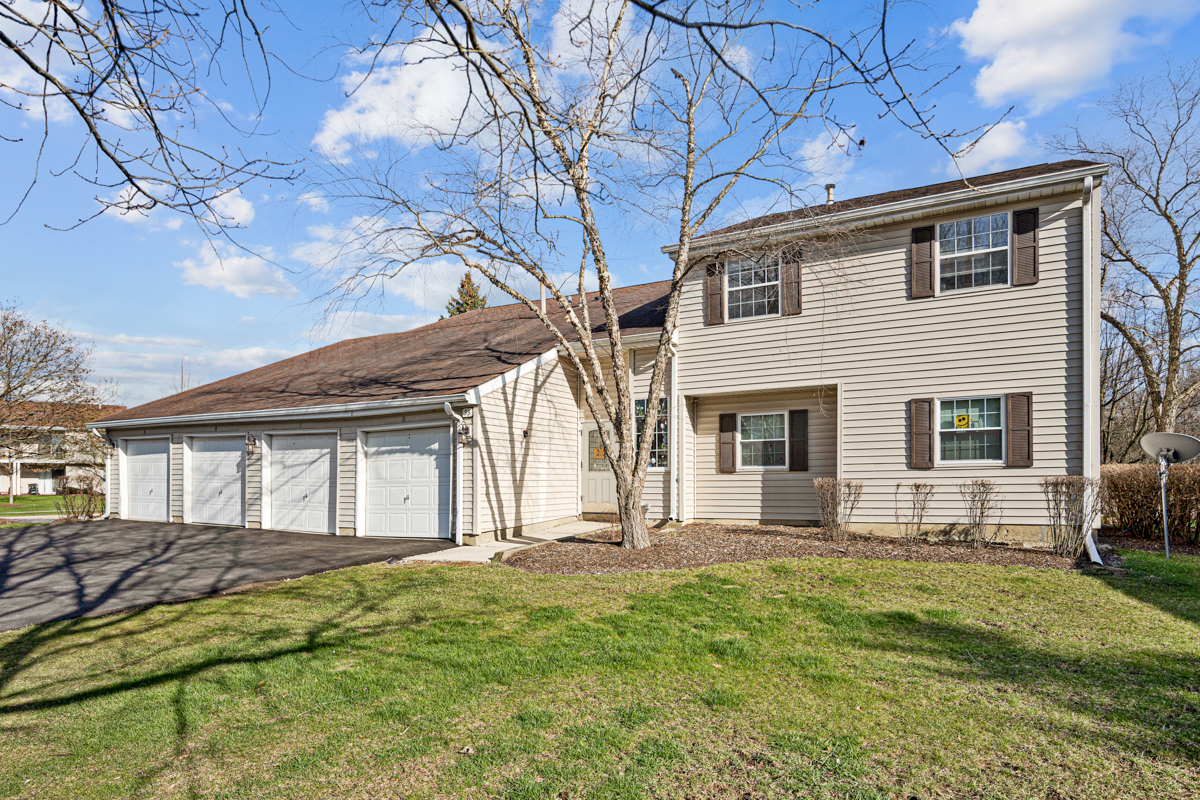 93 N Victoria Lane #D, Streamwood, IL 60107