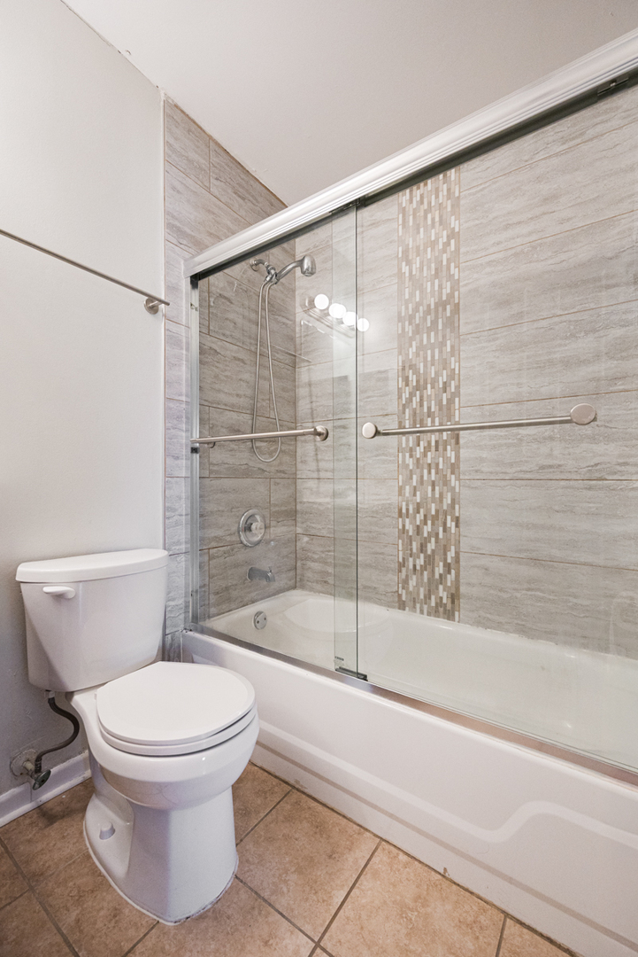 93 N Victoria Lane #D, Streamwood, IL 60107