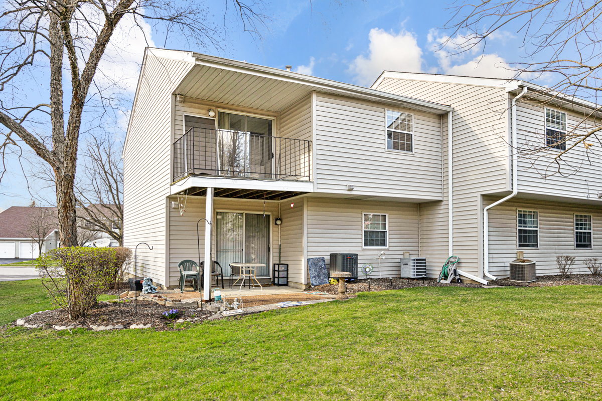 93 N Victoria Lane #D, Streamwood, IL 60107
