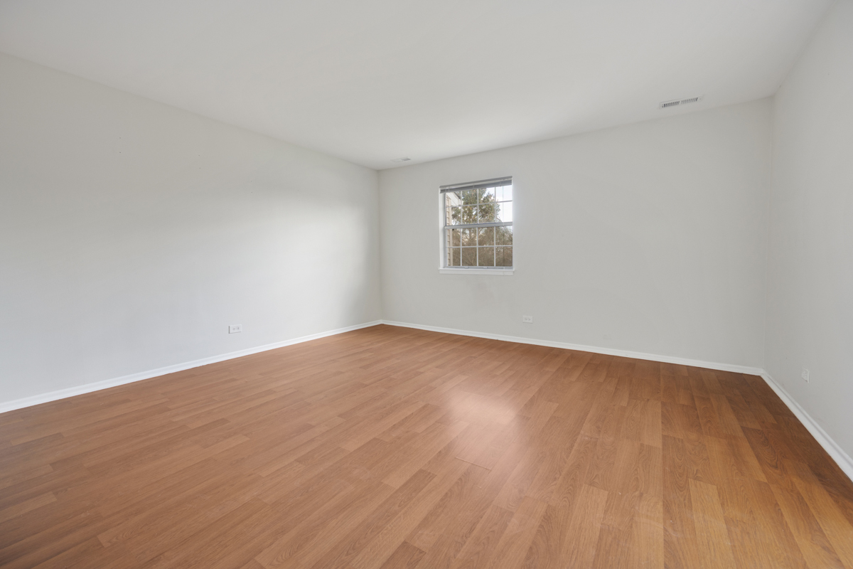 93 N Victoria Lane #D, Streamwood, IL 60107