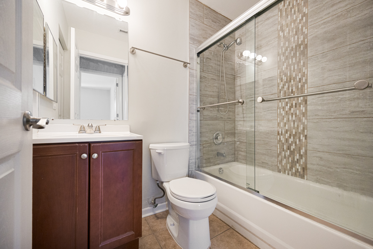 93 N Victoria Lane #D, Streamwood, IL 60107