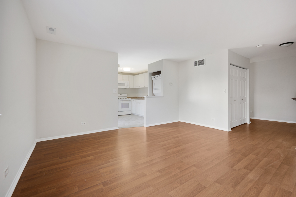 93 N Victoria Lane #D, Streamwood, IL 60107