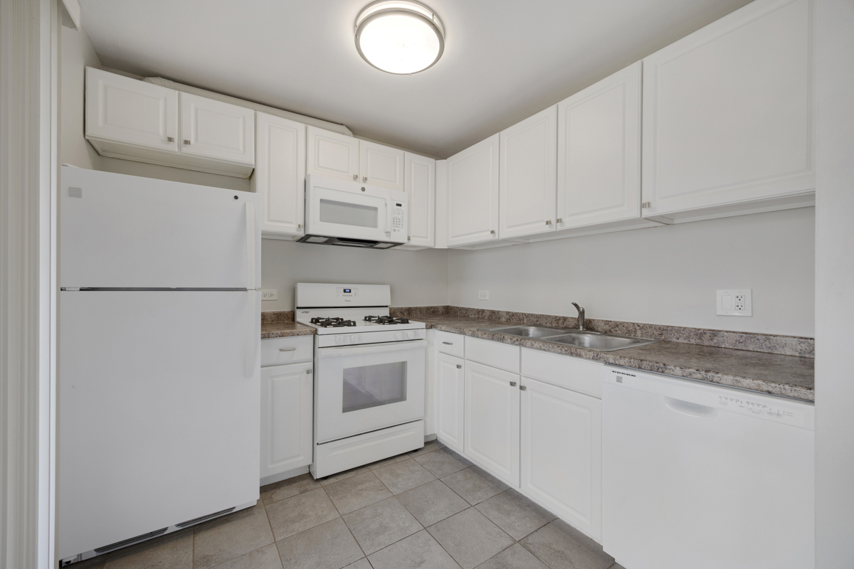 93 N Victoria Lane #D, Streamwood, IL 60107