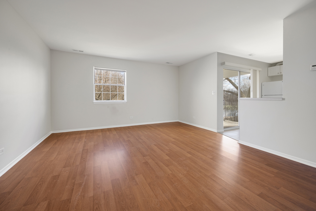 93 N Victoria Lane #D, Streamwood, IL 60107