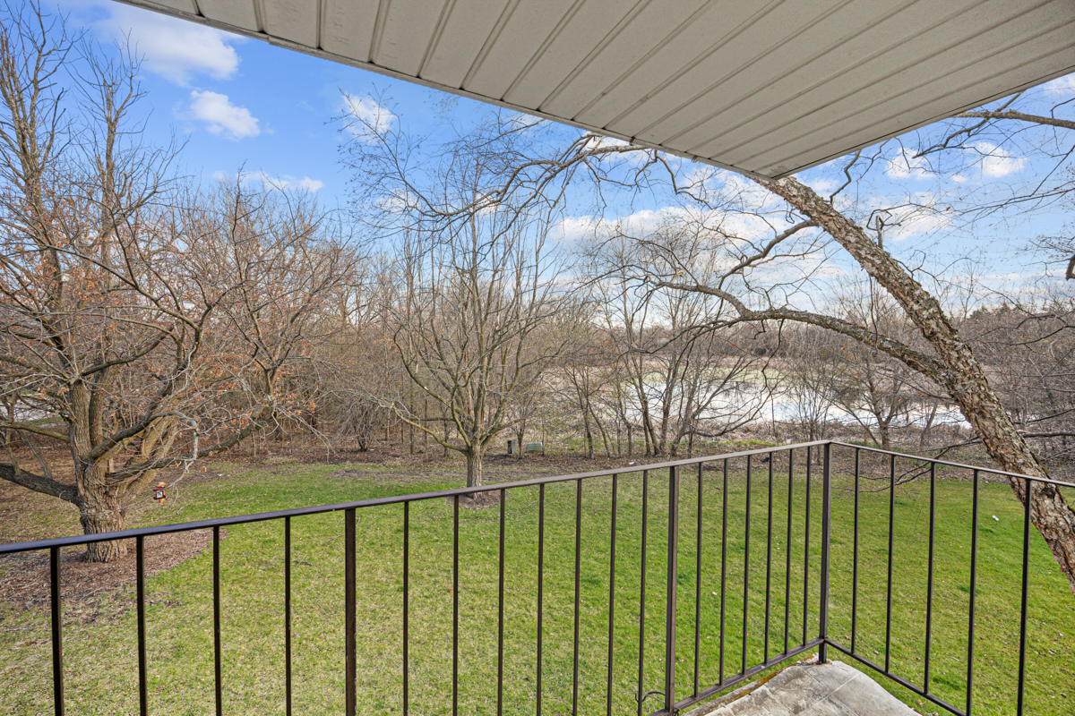 93 N Victoria Lane #D, Streamwood, IL 60107