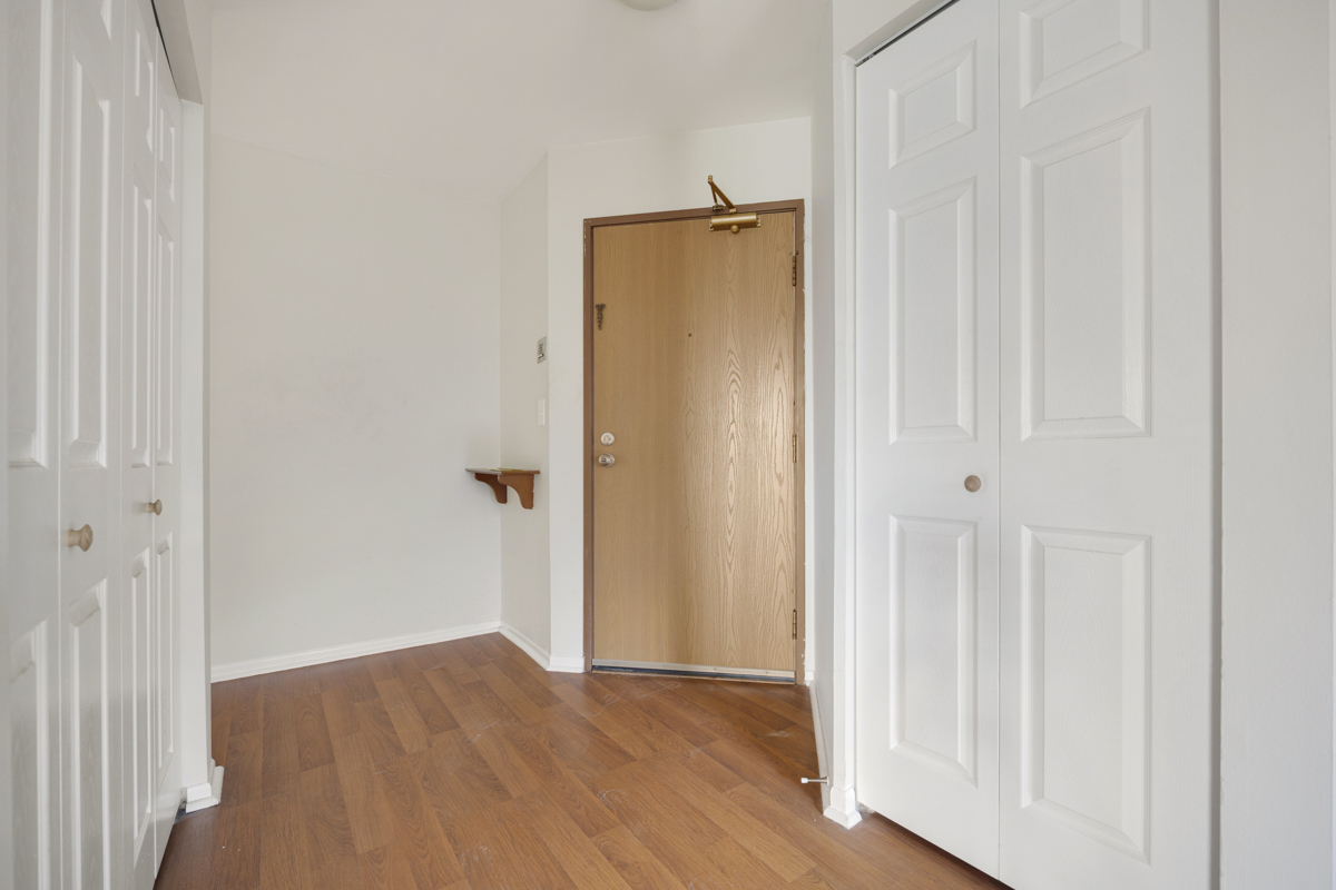 93 N Victoria Lane #D, Streamwood, IL 60107