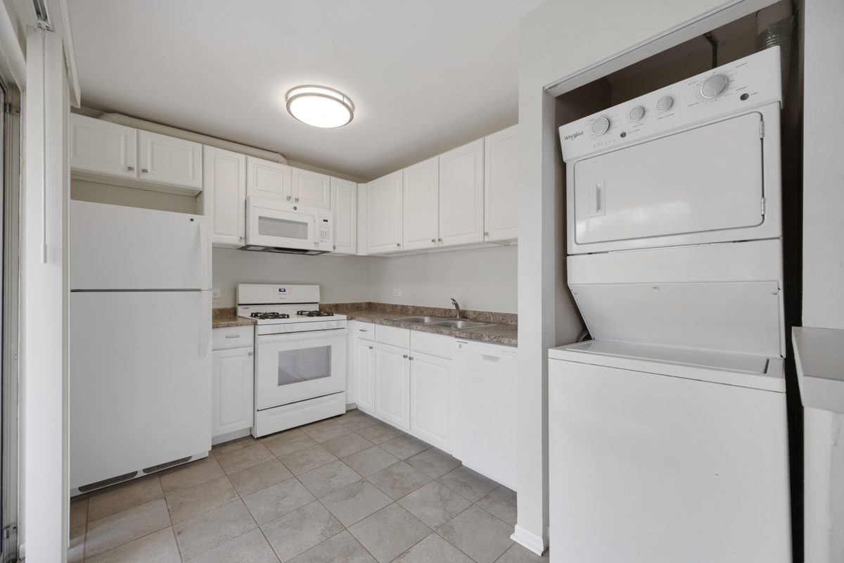 93 N Victoria Lane #D, Streamwood, IL 60107