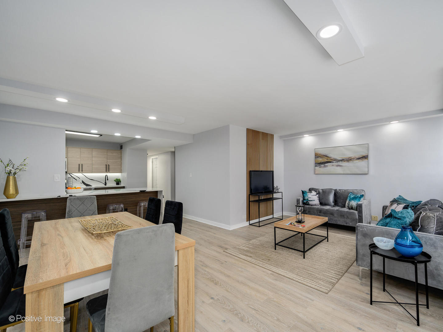 3950 N Lake Shore Drive #724, Chicago, IL 60613