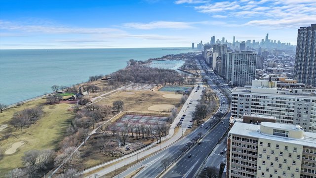 3950 N Lake Shore Drive #724, Chicago, IL 60613
