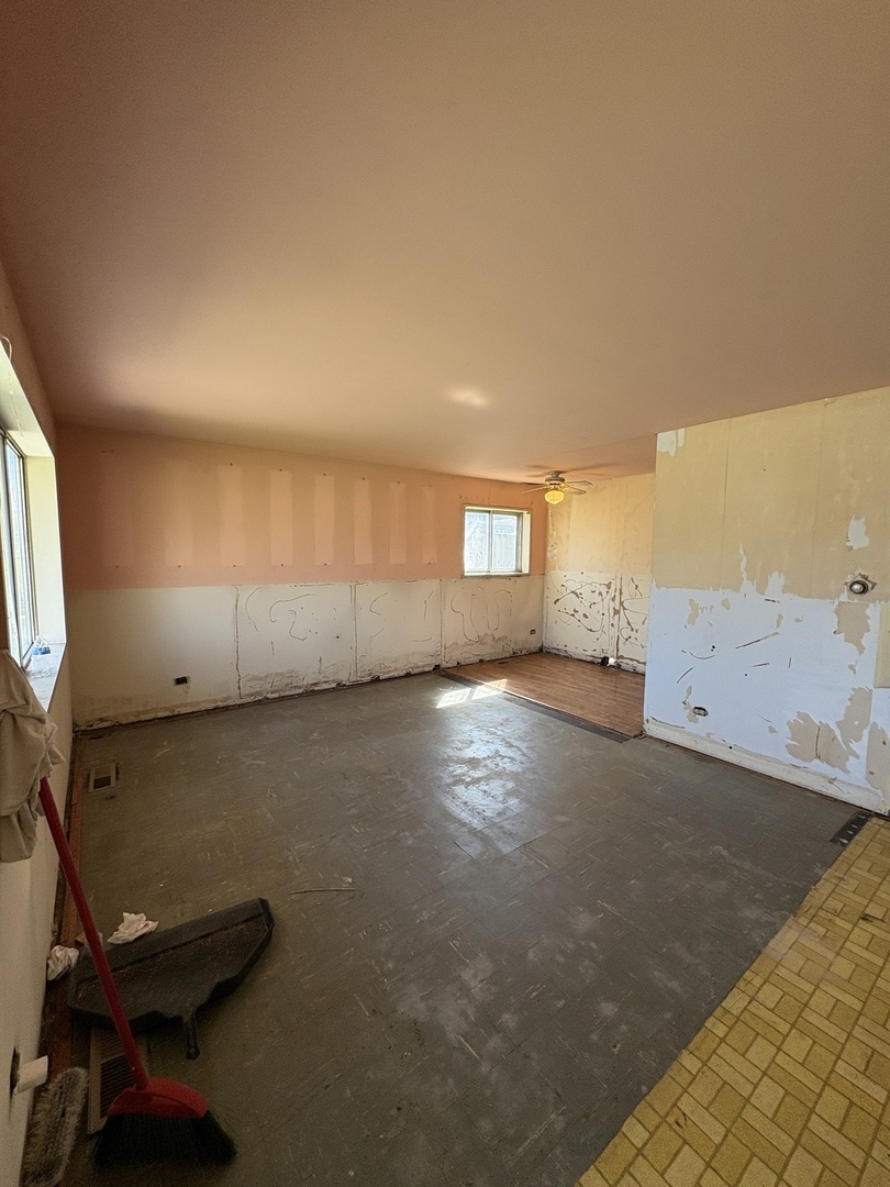 17226 Community Street, Lansing, IL 60438