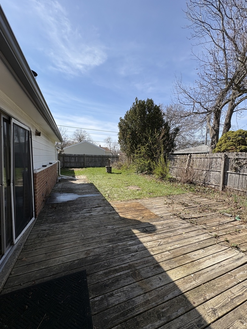 17226 Community Street, Lansing, IL 60438