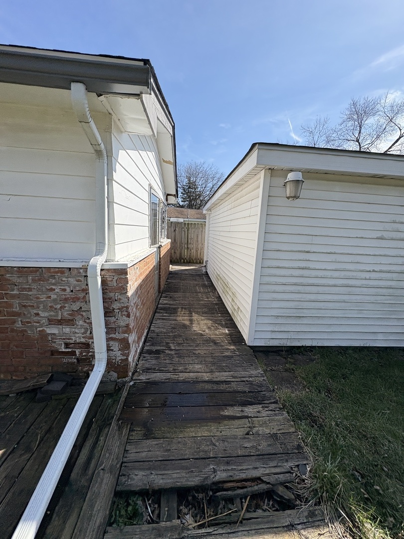 17226 Community Street, Lansing, IL 60438