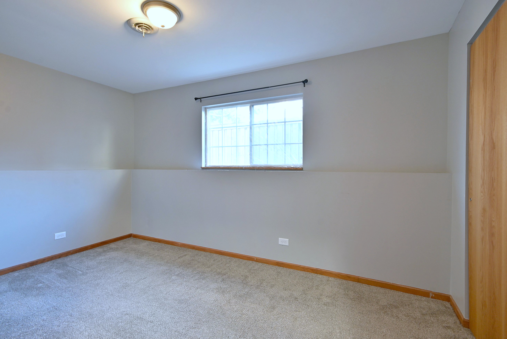 19 E Pineview Drive, Round Lake Park, IL 60073