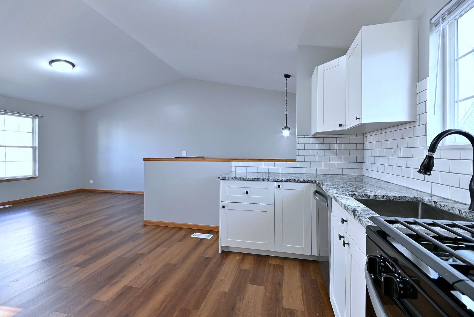 19 E Pineview Drive, Round Lake Park, IL 60073