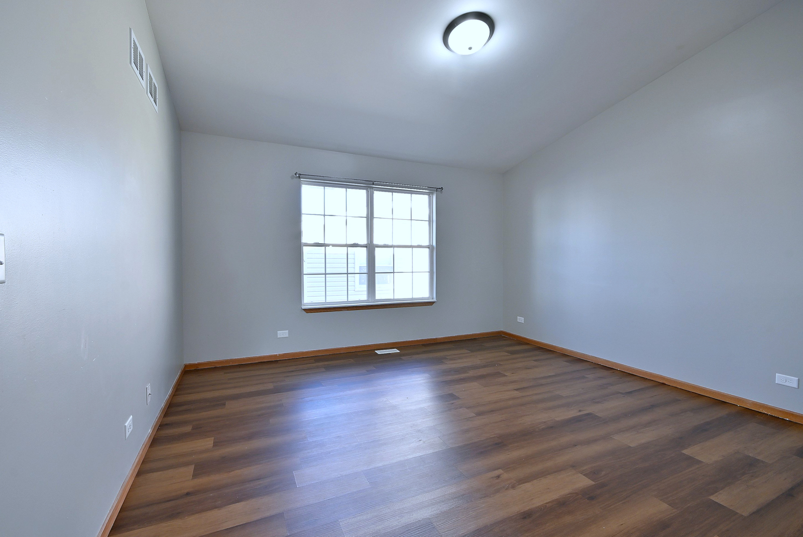 19 E Pineview Drive, Round Lake Park, IL 60073