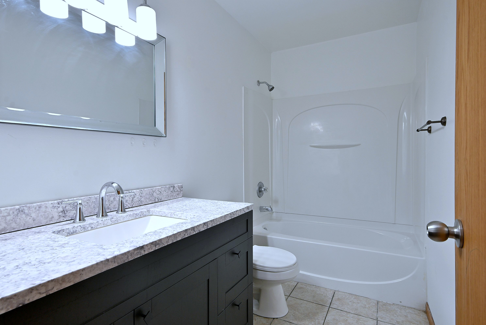 19 E Pineview Drive, Round Lake Park, IL 60073