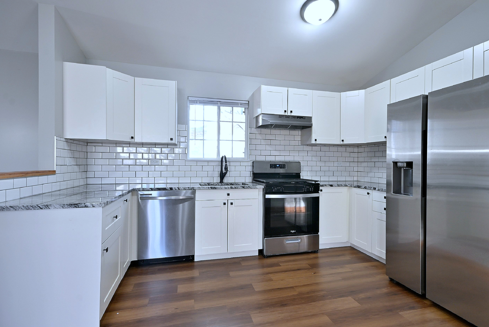 19 E Pineview Drive, Round Lake Park, IL 60073