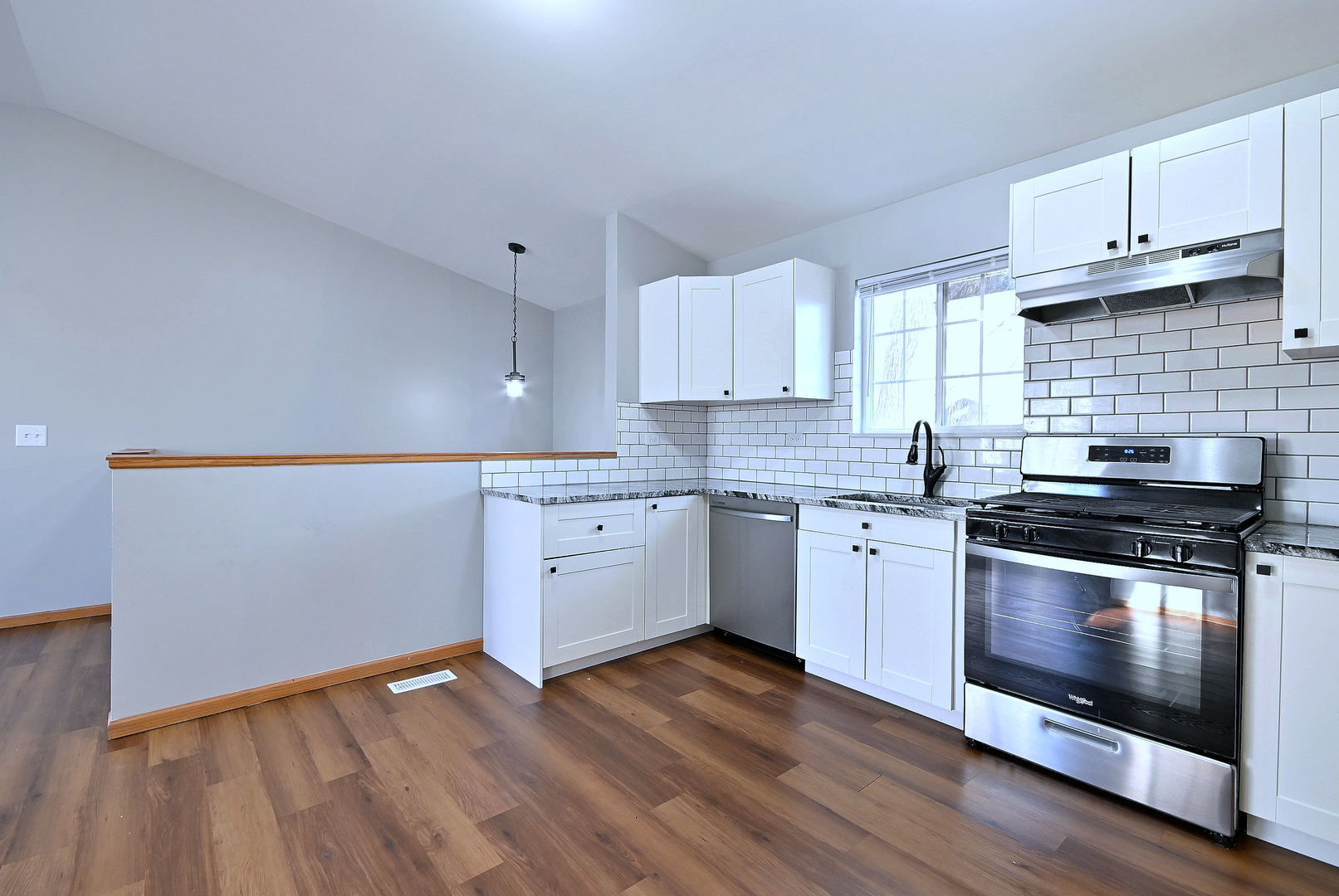 19 E Pineview Drive, Round Lake Park, IL 60073